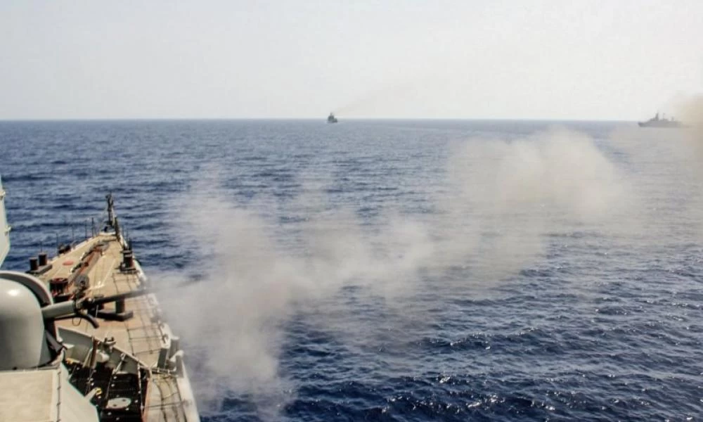 Εντυπωσιακές εικόνες από την άσκηση του ΠΝ νότια της Κρήτης